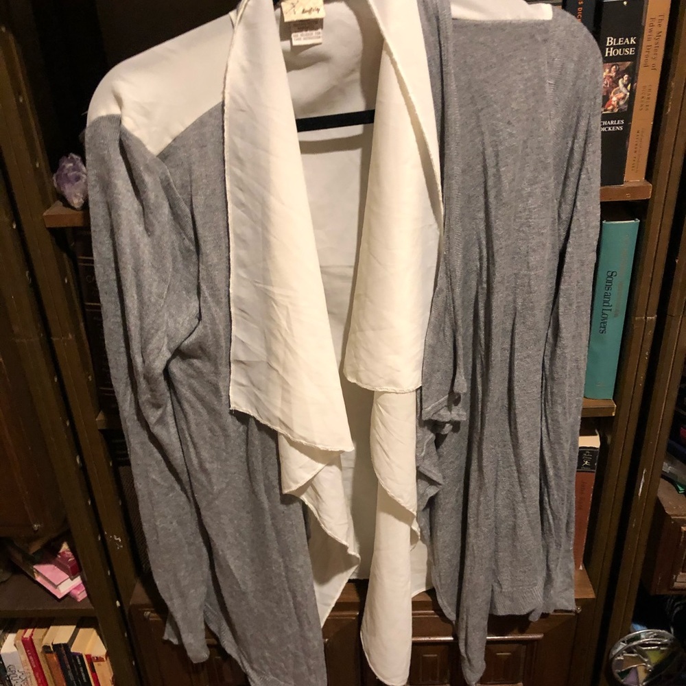 XL Grey and White Flowy Cardigan